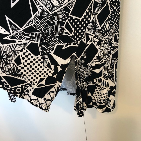 Lularoe Tunic Top S Geometric black/white design Oversize Simple Perfect… - Picture 4 of 7